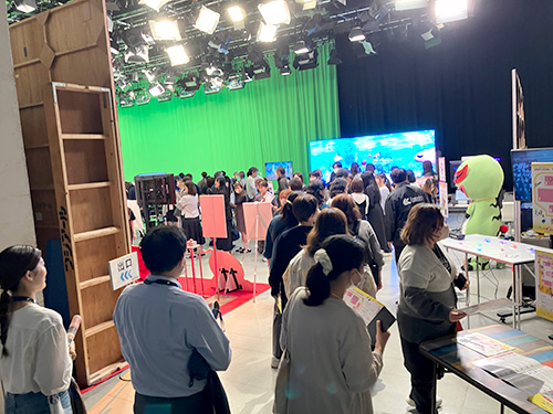 『第2回 フジテレビジュツ博』第2会場・V1スタジオ