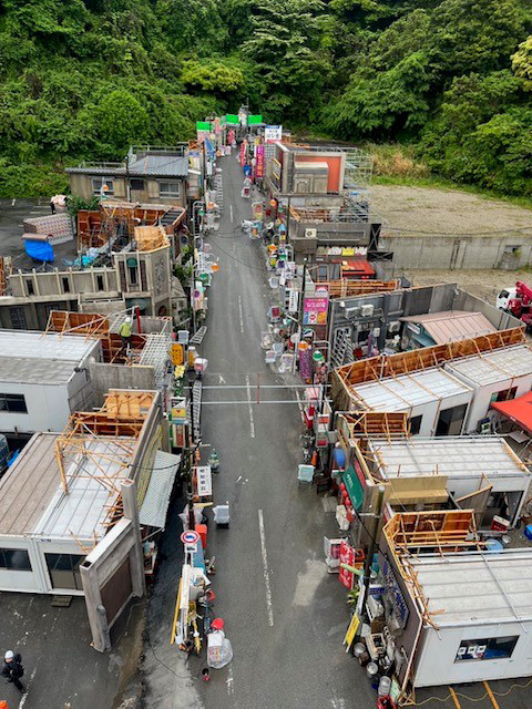 もしもこの世が舞台なら、楽屋はどこにあるのだろう