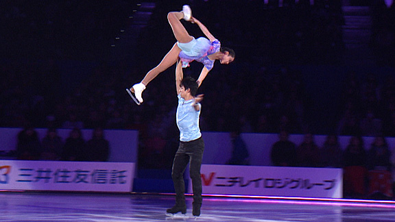須﨑 海羽 / 木原 龍一　木原龍一が須崎海羽を持ち上げる瞬間